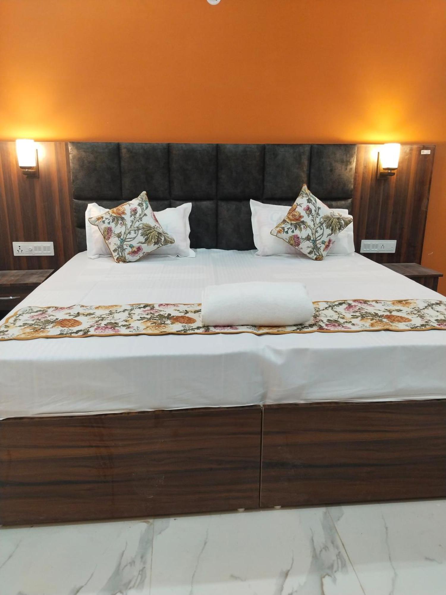 Atithi Inn ขชุราโห ภายนอก รูปภาพ