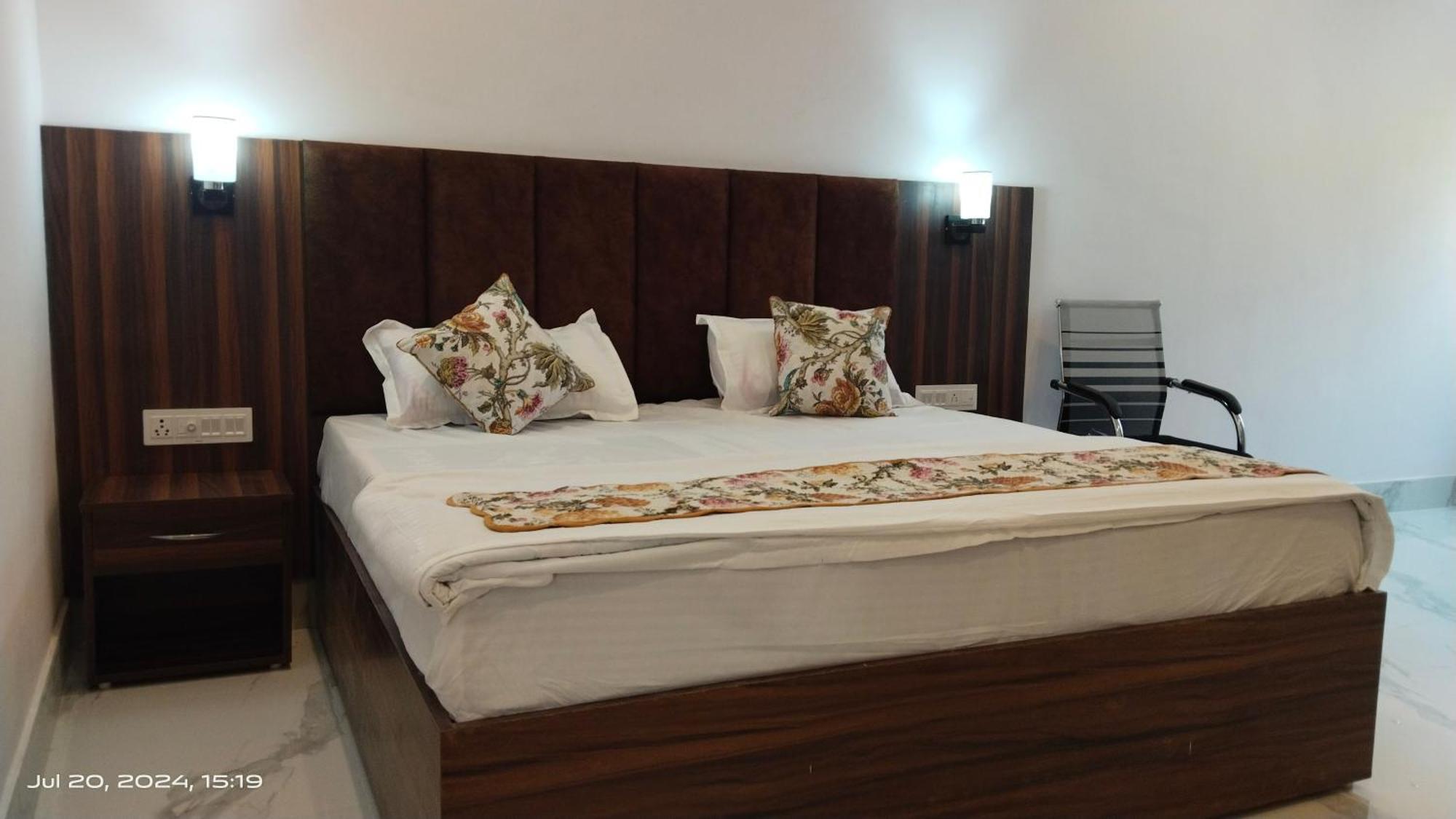Atithi Inn ขชุราโห ภายนอก รูปภาพ