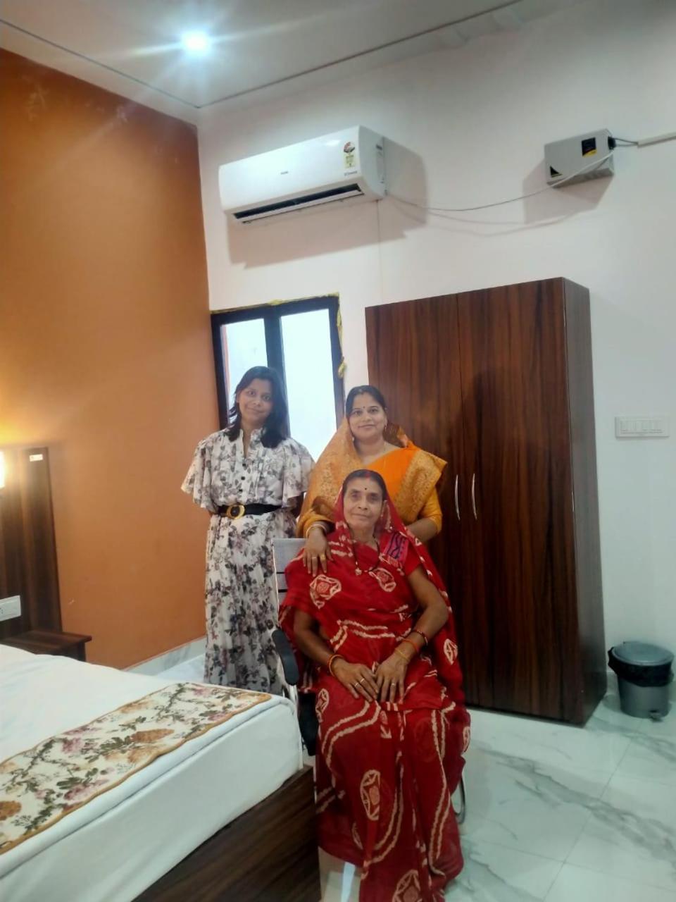 Atithi Inn ขชุราโห ภายนอก รูปภาพ